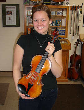 Vanessa Pravecek with violin